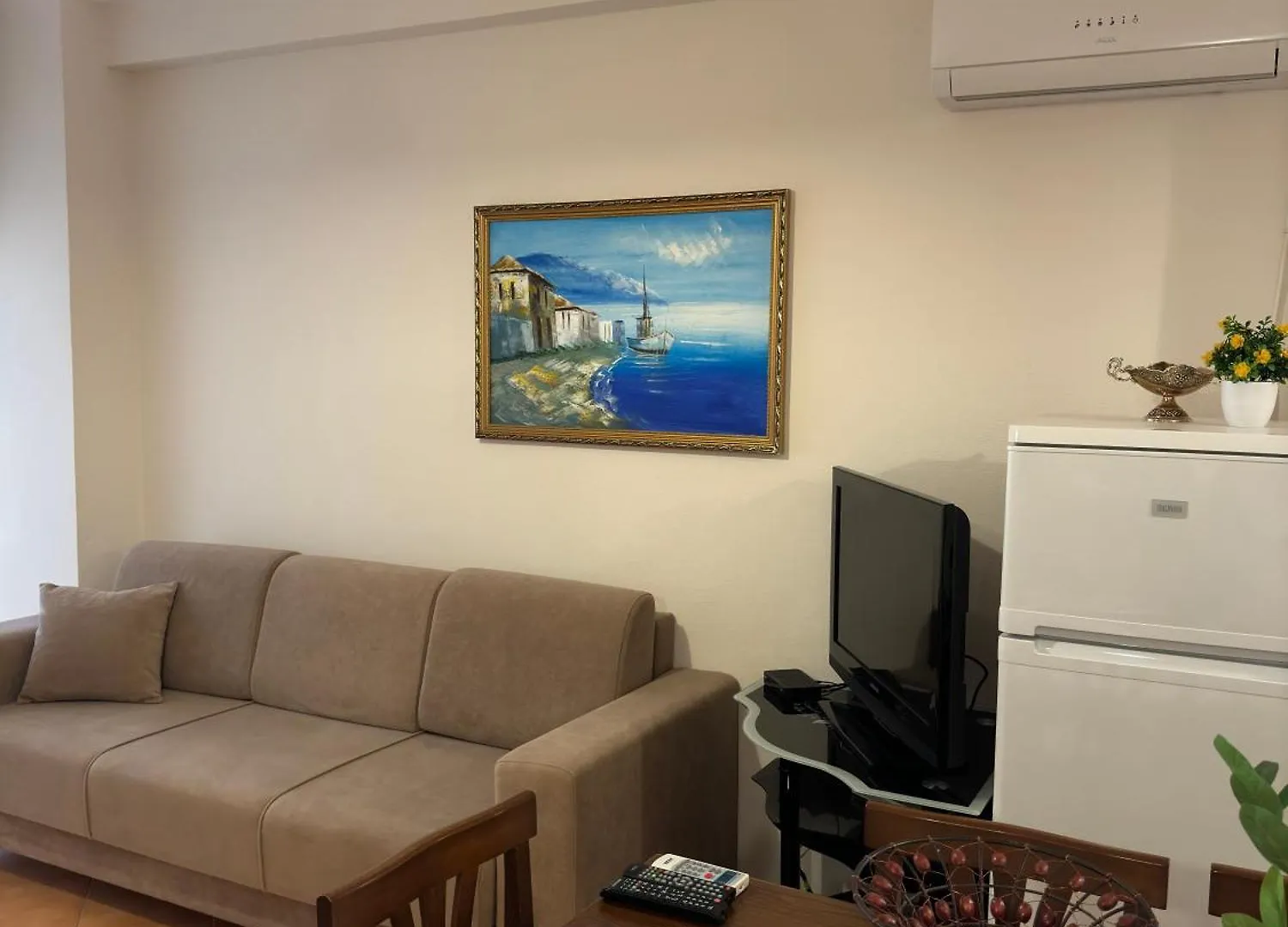 Ana'S Apartment Saranda 0*,